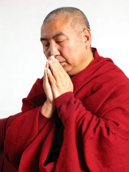 檔案:Khenpo Namdrol prayer.jpg